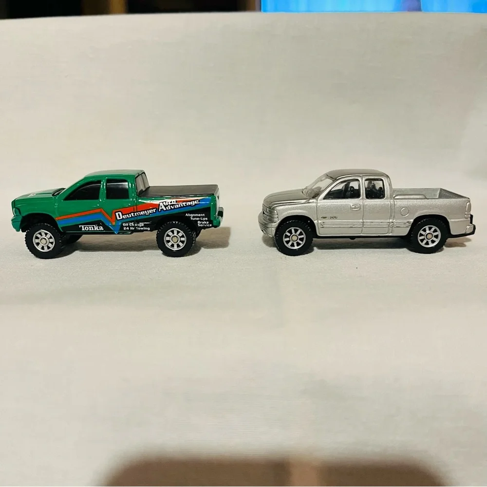 Maisto Pick Up Trucks (37-40)